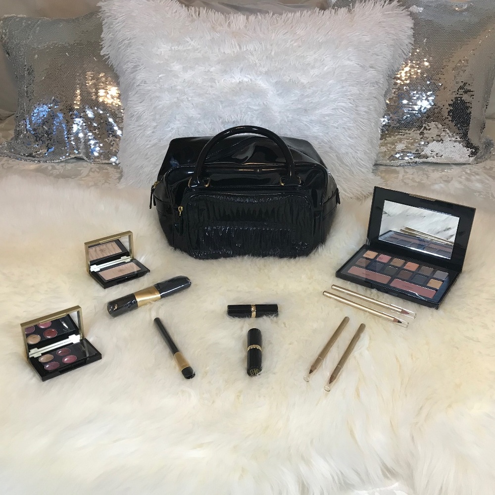 New Elizabeth Arden Cosmetic Travel Bag With Make Up & Brushes In Packaging
